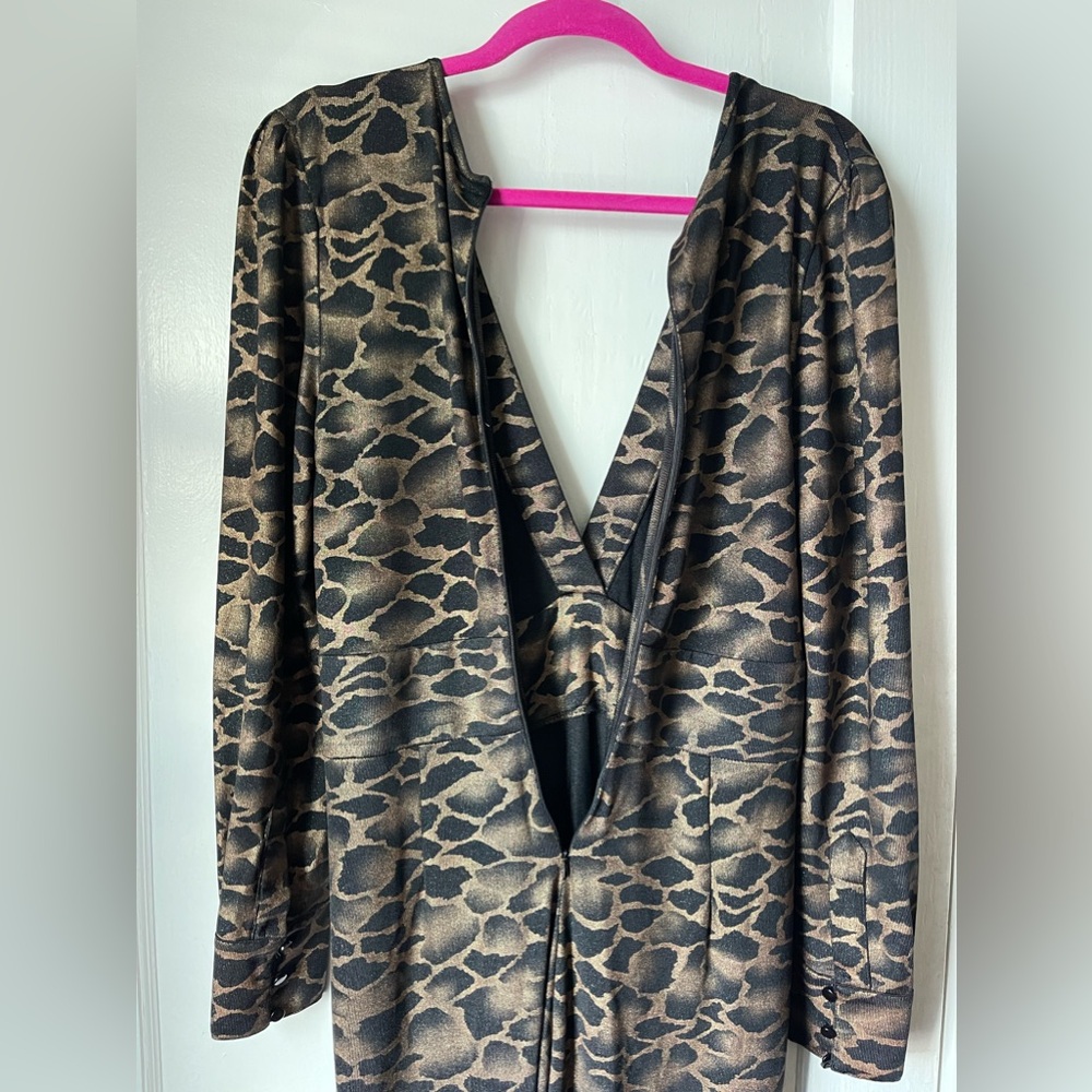 Sanyae Demure Animal print jumpsuit, zipper back, button wrist, size L, like new - Picture 7 of 8